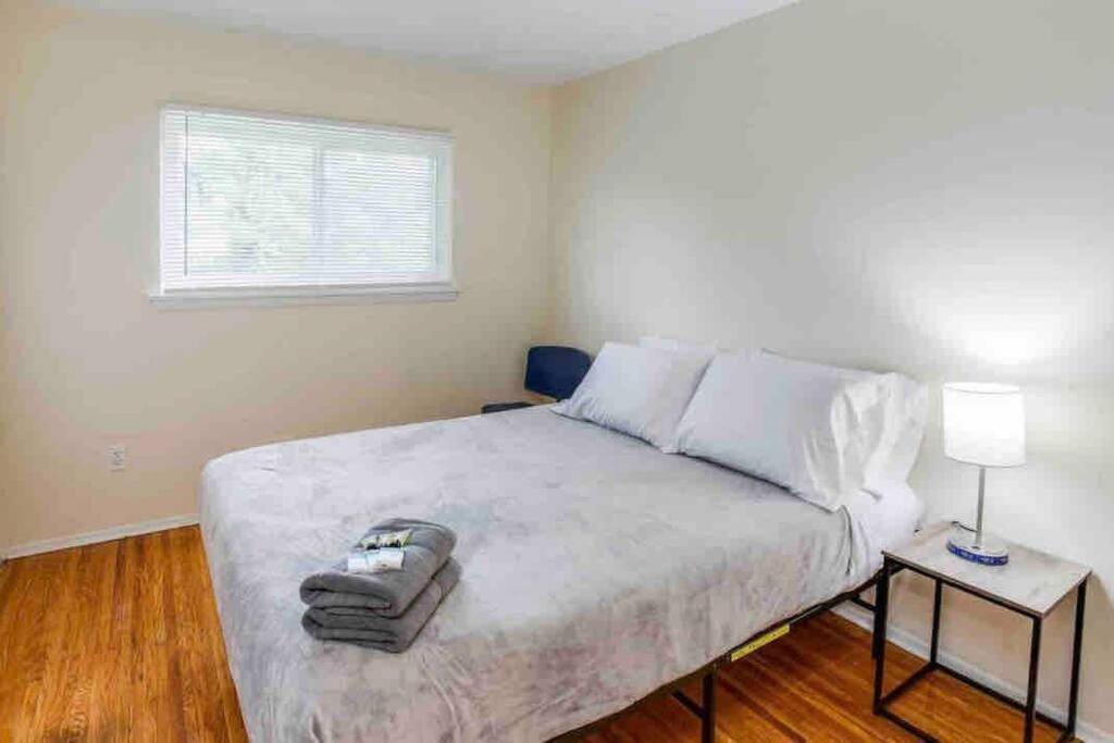 Ferienwohnung Amazing Ranch Mins Away From Airprt/Rit/Dwtn/Uofr Rochester Exterior foto