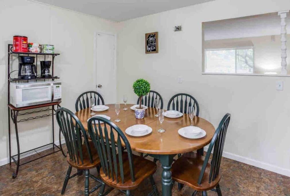 Ferienwohnung Amazing Ranch Mins Away From Airprt/Rit/Dwtn/Uofr Rochester Exterior foto